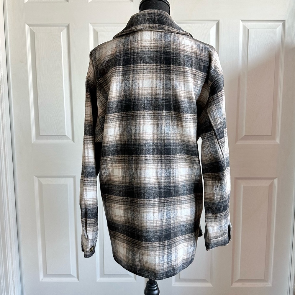 Wild Fable Gray and Tan Flannel Fleece Shacket - Picture 4 of 6